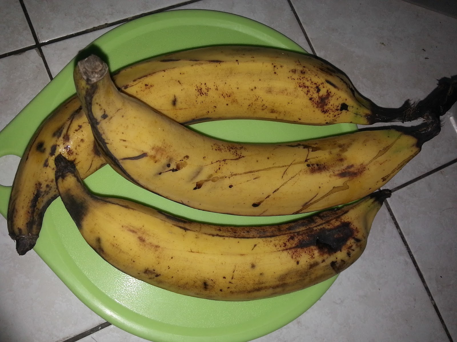 Go bananas. Пизанг банан. Банан со всех сторон. BANANAGUIDE. Banana Guide.